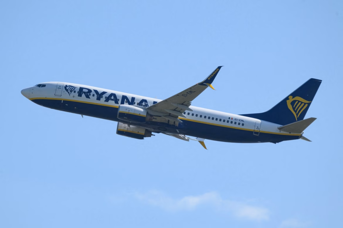 Fitimet e Ryanair ulen 34%, ndërsa konflikti në Iran dyfishon çmimet e karburantit të avionëve