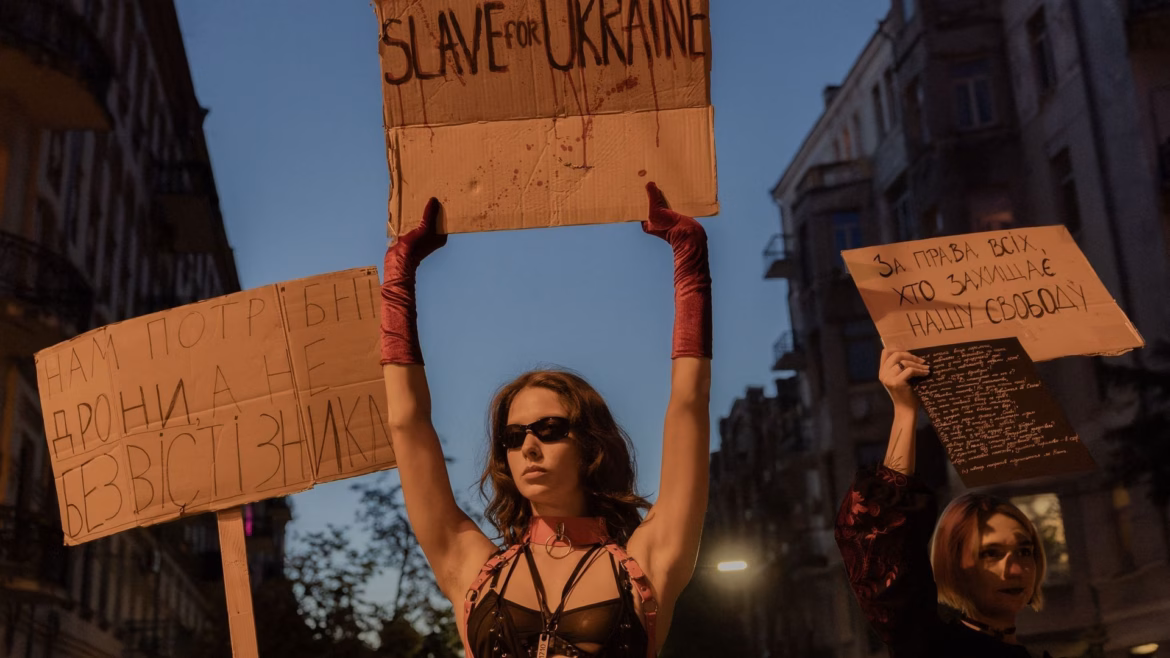 Zelensky shkarkon shefin e ushtrisë pas protestave për largimin e ministrit të Mbrojtjes